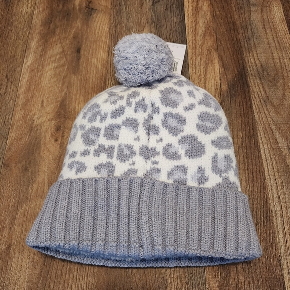 Nike Sportwear Snow Leopard Womens Pom Beanie One Size NEW DM8403-063 - Picture 2 of 3